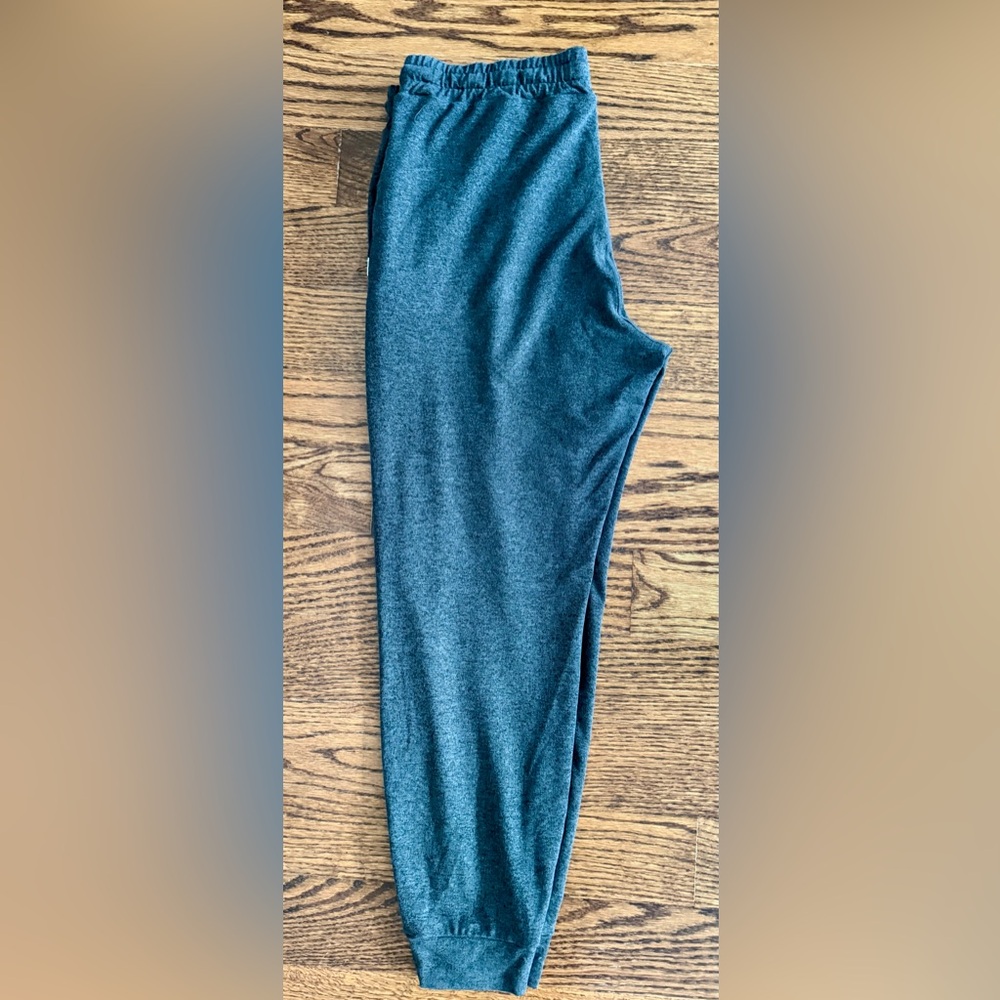 Vuori Gray Women’s Joggers in Medium - Picture 3 of 4